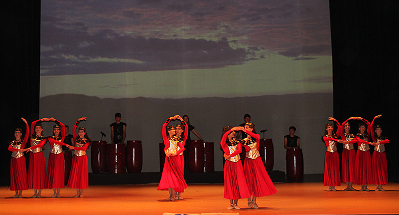 Sasunluların Dansı Gümrü’yü büyüledi